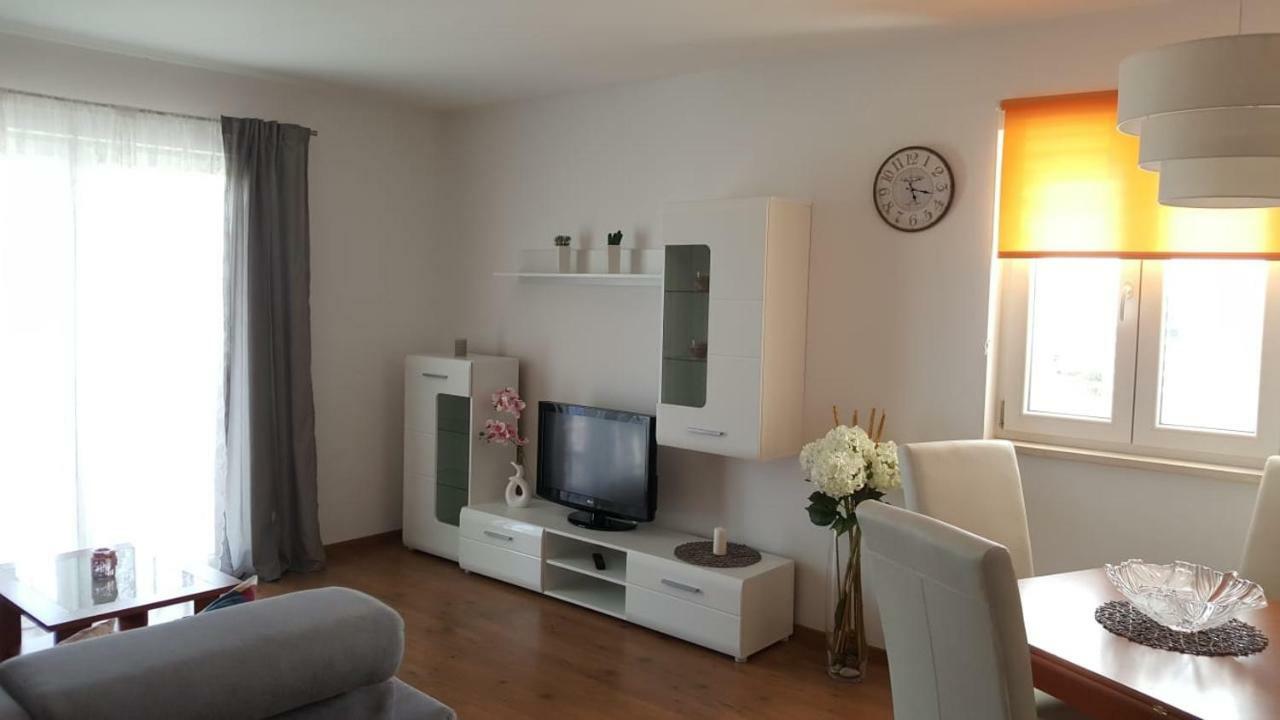 Cozy Apartment With Sea View Kaštela Esterno foto